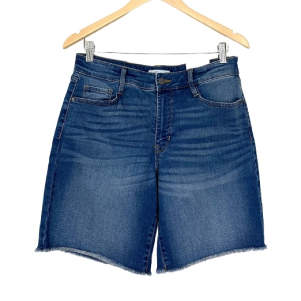 Nine West Mid Rise Bermuda Medium Wash Jean Shorts With Raw Fringe Hem New Nwt